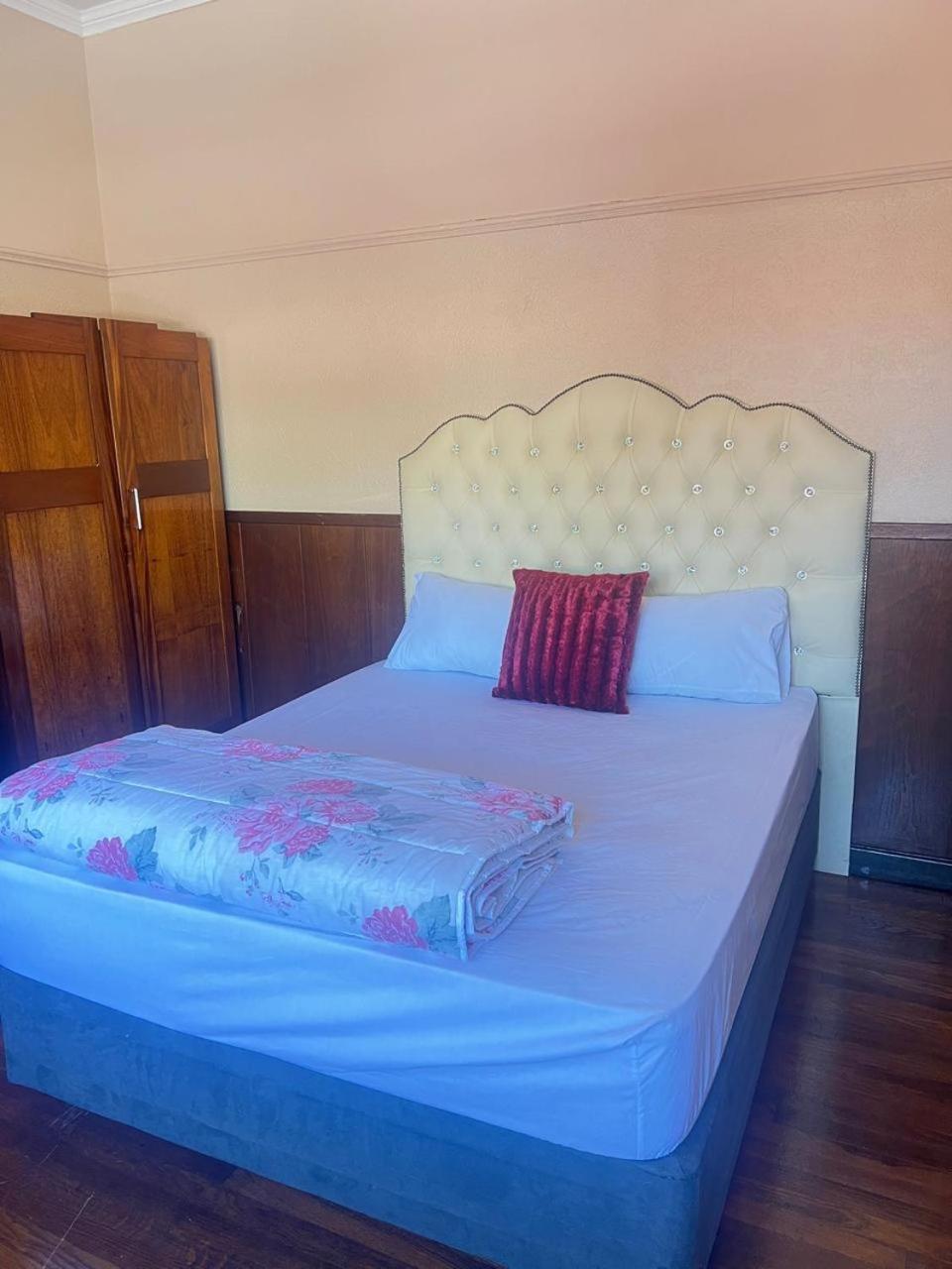 Triple S Guest House Cape Town Exterior photo