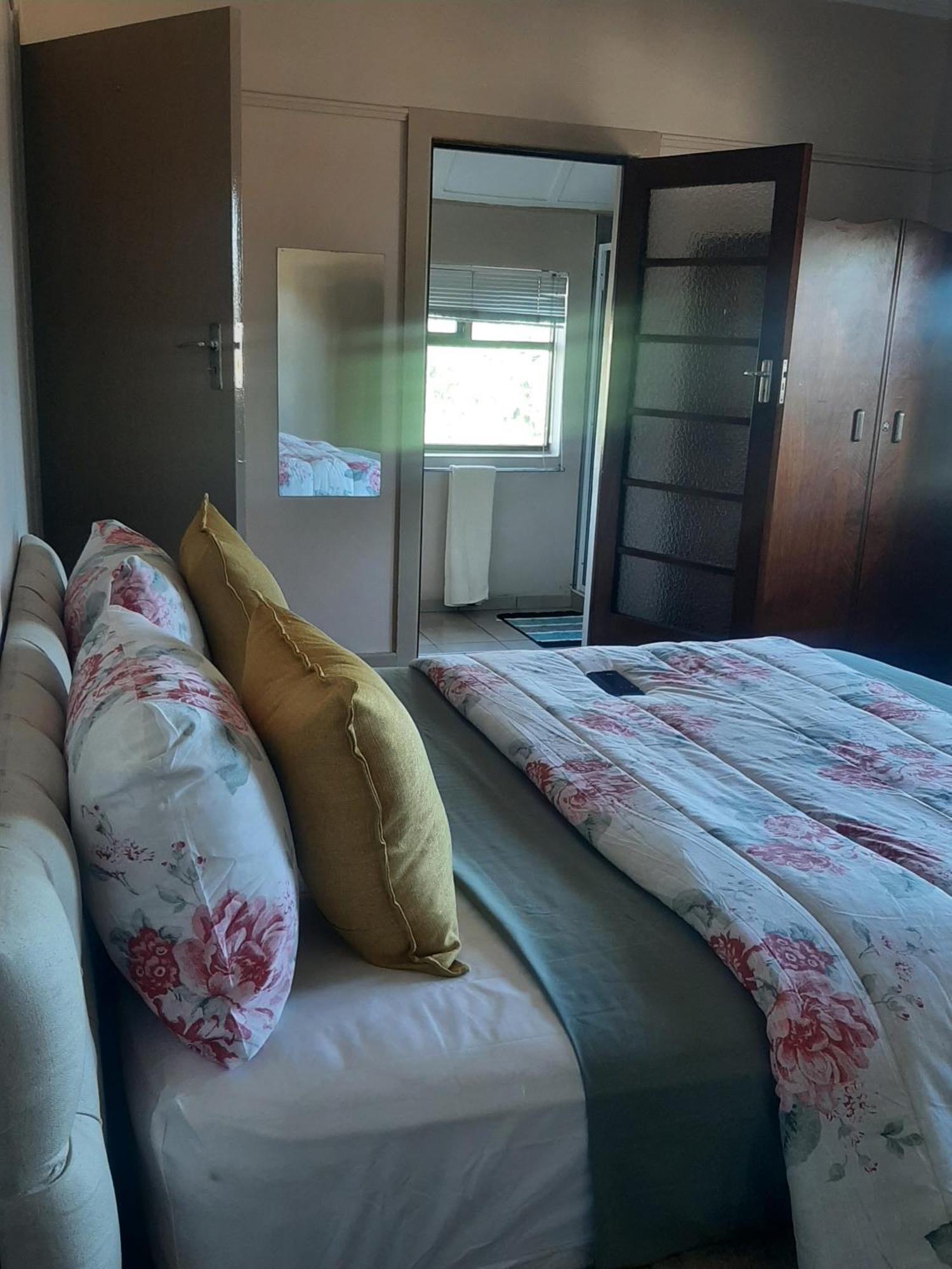 Triple S Guest House Cape Town Exterior photo